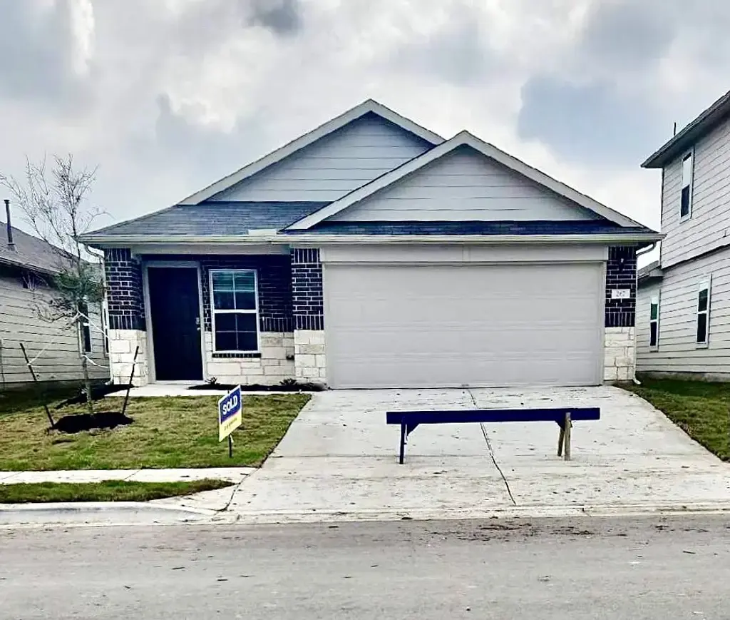 267 Sickle Loop, Kyle