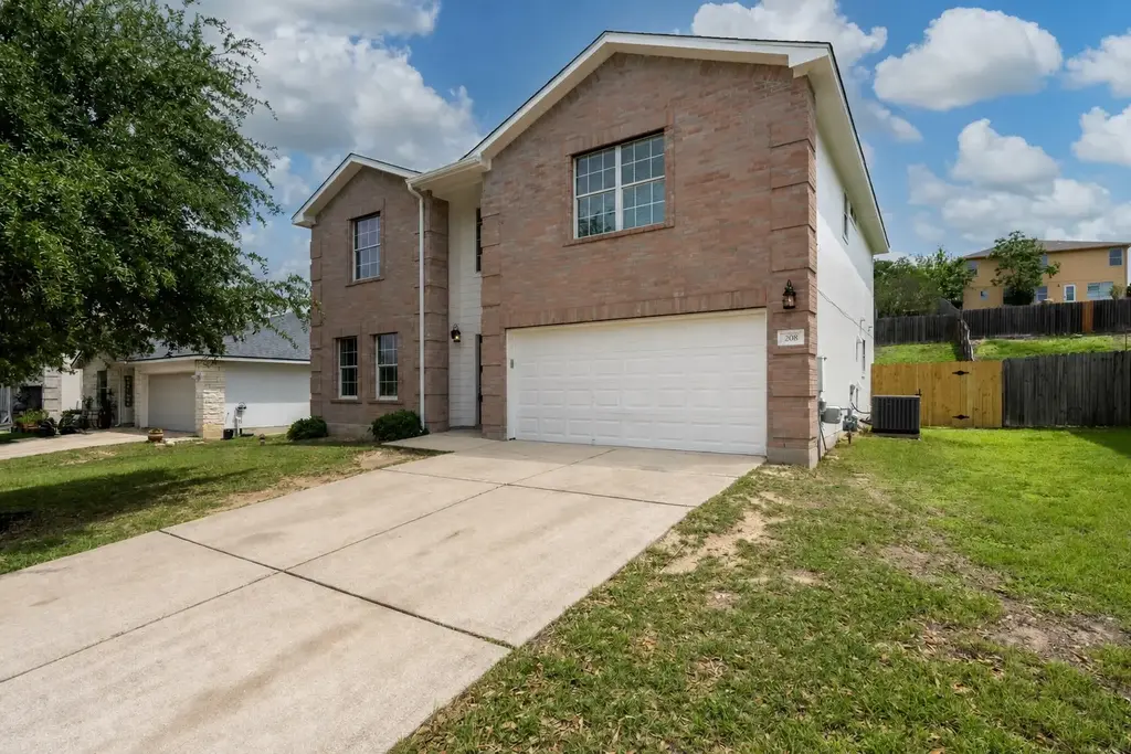 208 Dandelion Loop, Kyle
