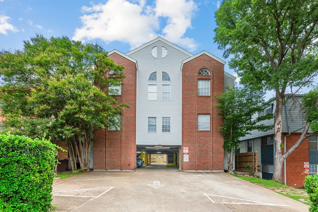 402 E 30th Street 306, Austin