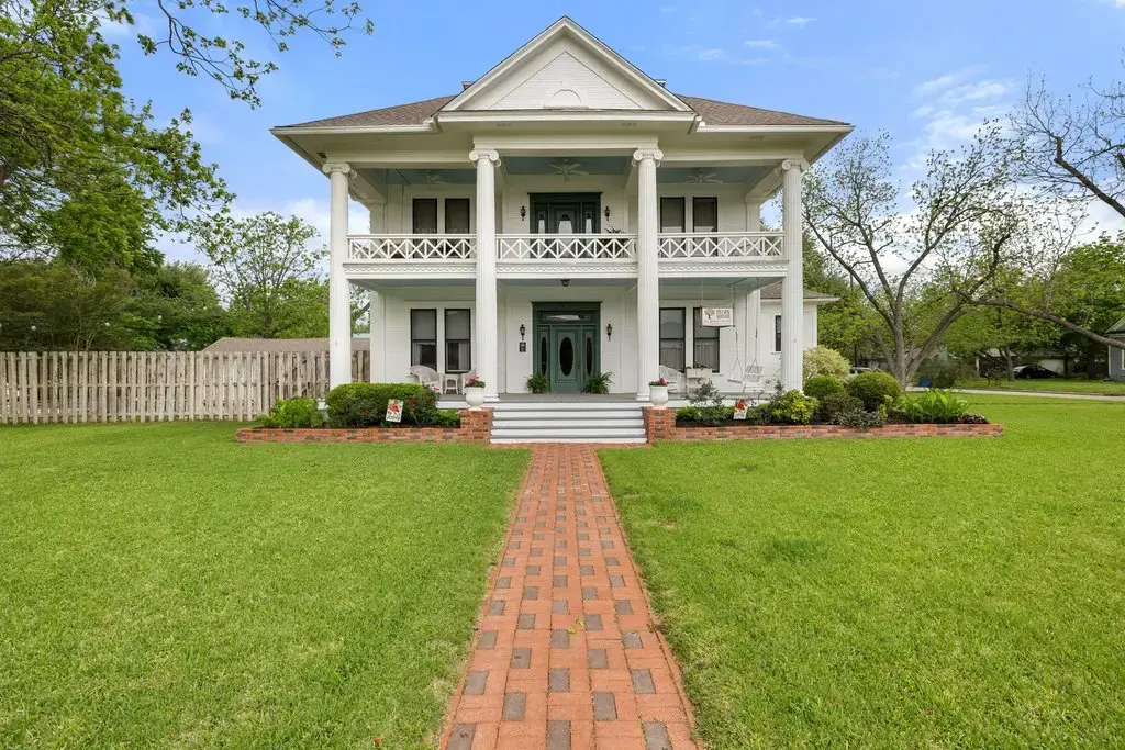 819 Hackberry Street, Taylor