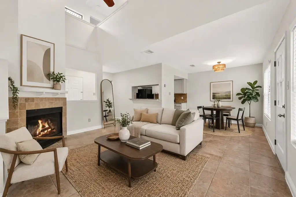 512 Eberhart Lane 203, Austin