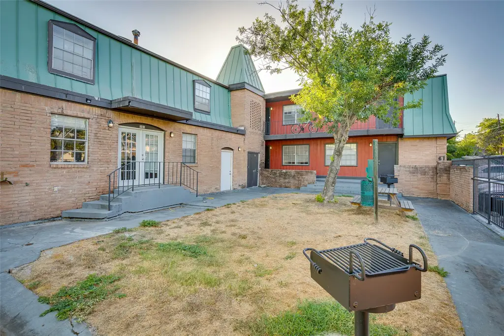 307 E 31 Street 106, Austin