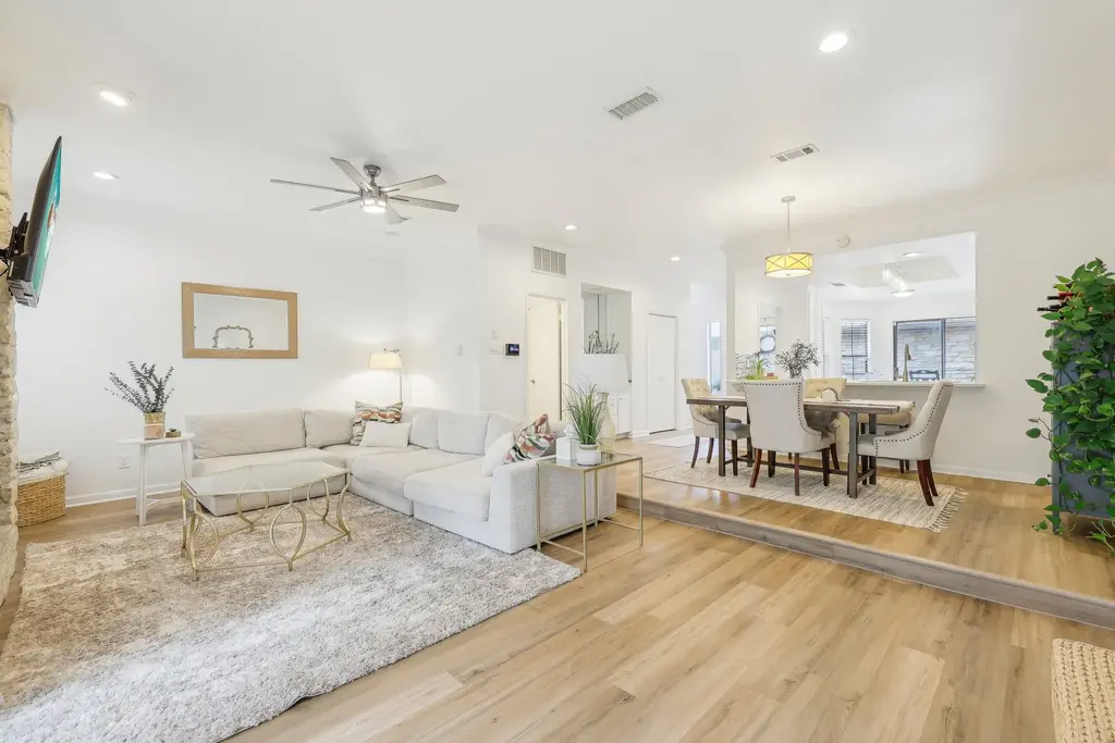 2201 Lakeway Boulevard 10, Lakeway