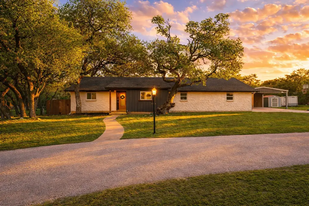 806 Serenada Drive, Georgetown