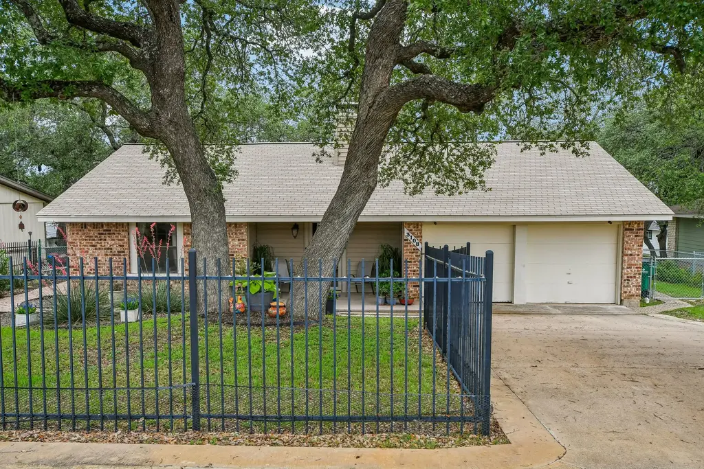 3108 American Drive, Lago Vista