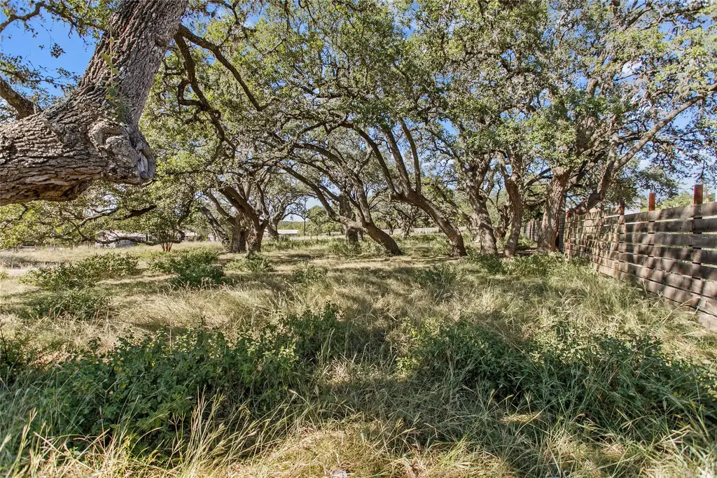 1400 Greenlawn Parkway, Blanco