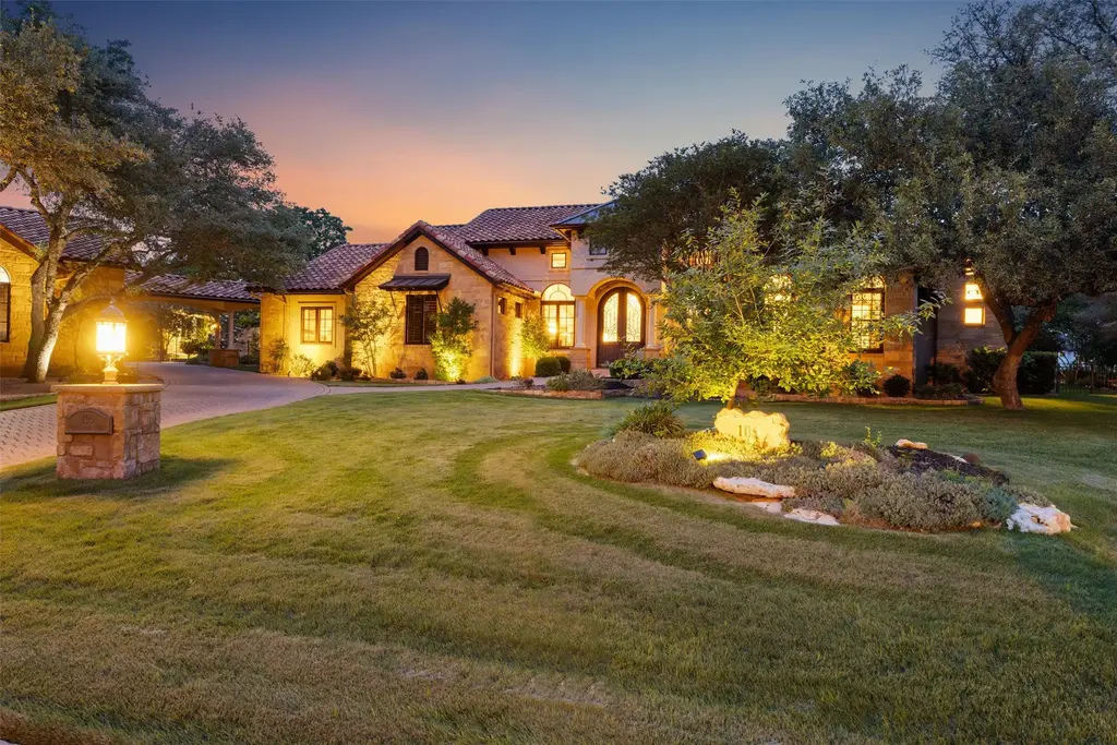 105 Pitchstone Cove, Georgetown
