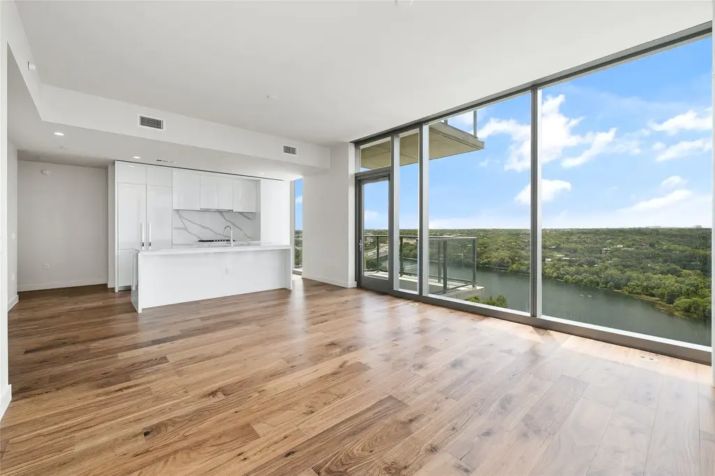 44 East Avenue 1701, Austin