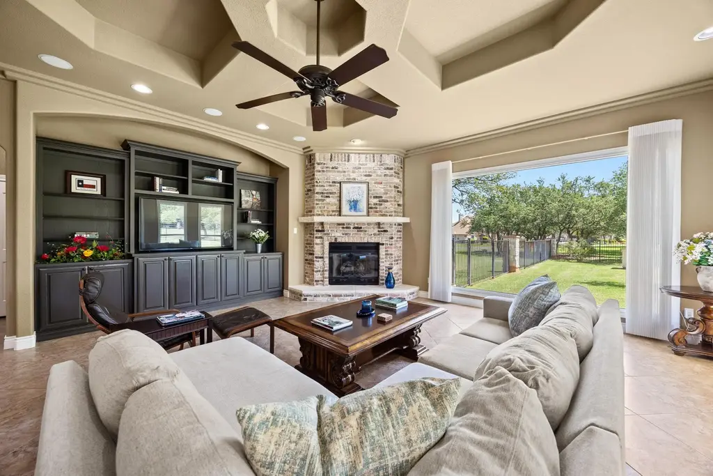 112 Shady Elm, Georgetown