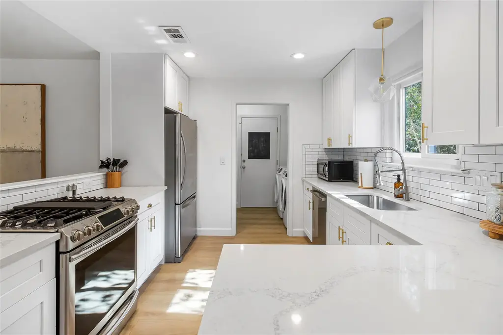 4907 Dry Oak Trail, Austin