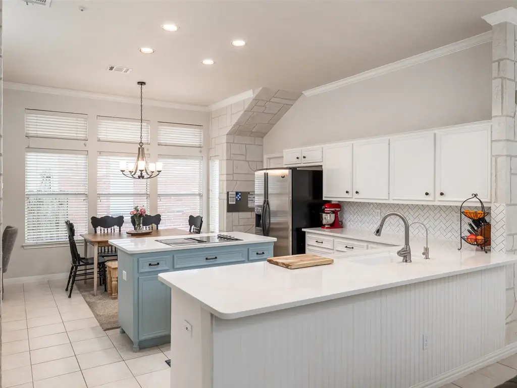 11042 Crossland Drive, Austin