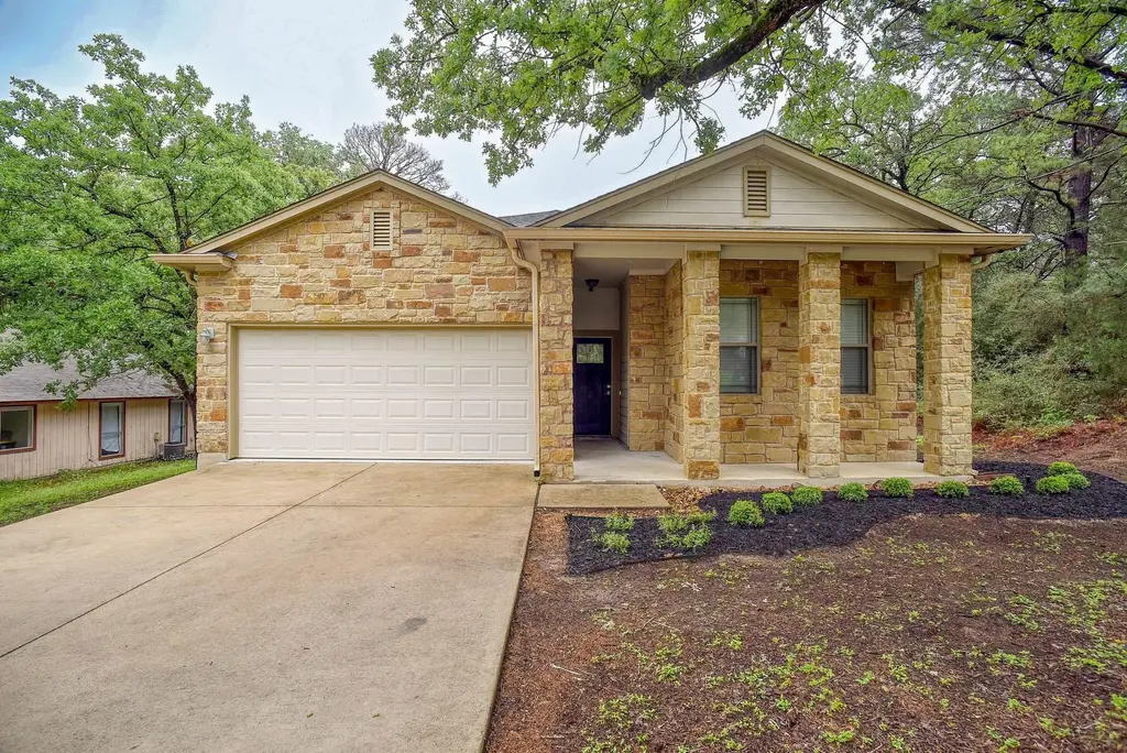 105 S Kaupo Drive, Bastrop