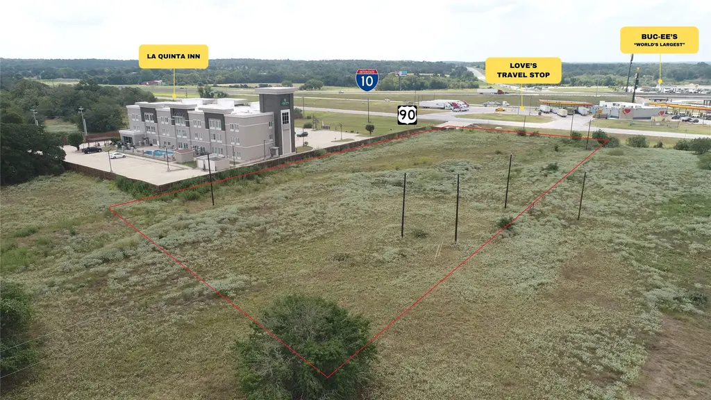 197 E Highway 90 Highway, Luling