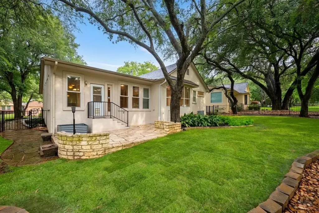 106 Elderberry Street, Georgetown