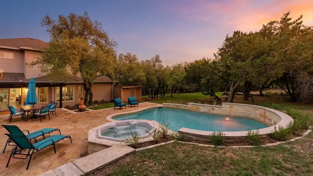 11008 West Cave Boulevard, Dripping Springs