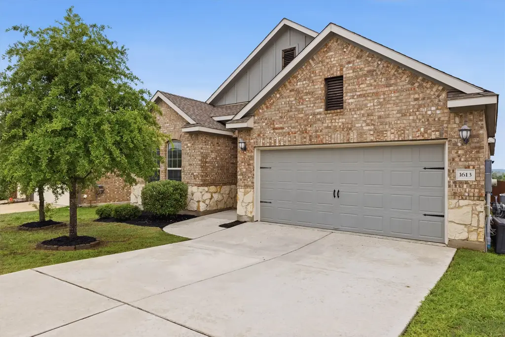 1613 Dubiel Drive, Leander