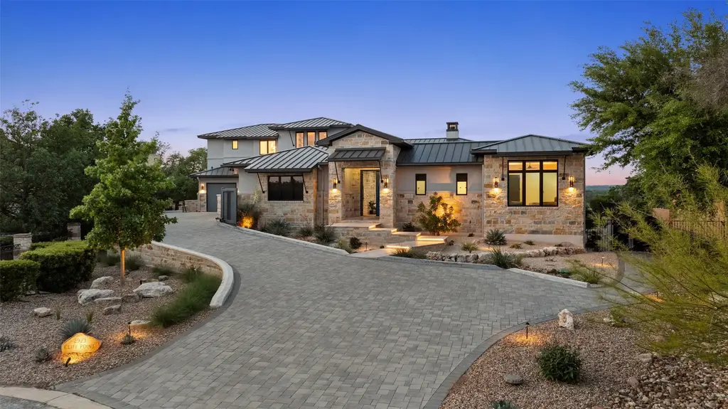 2923 Cliff Point, Spicewood