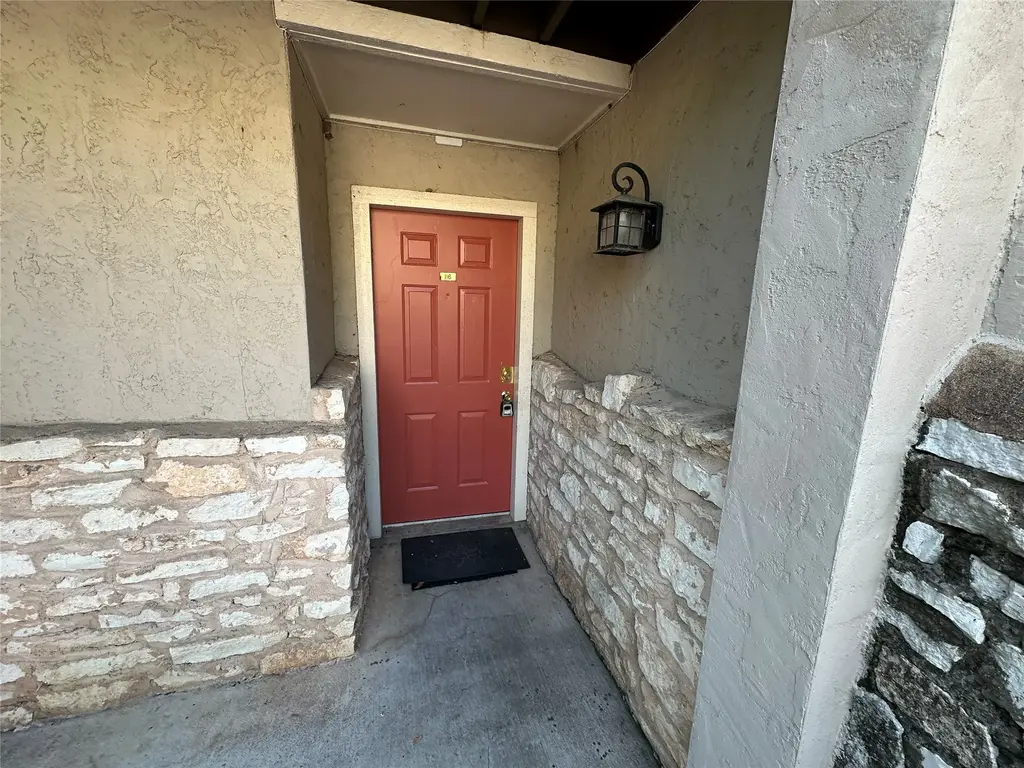 6810 Deatonhill Drive 116, Austin