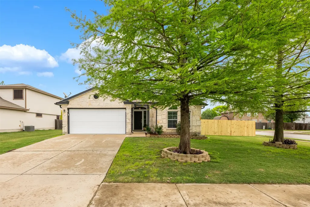 102 Anderson Street, Hutto