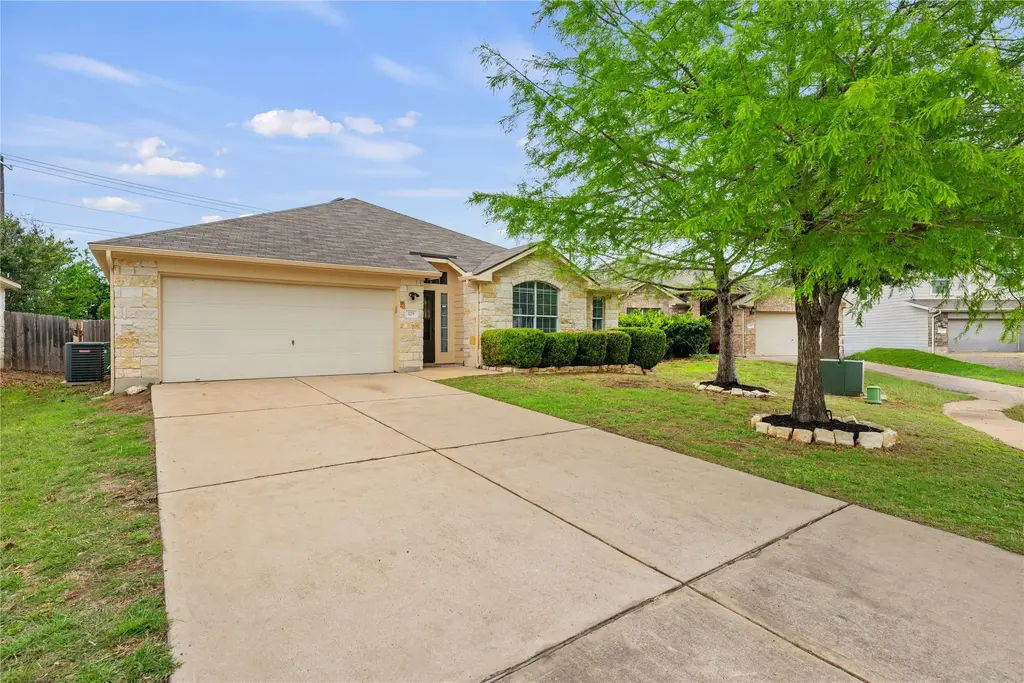 129 Barn Owl Loop, Leander