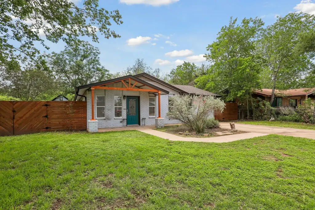 407 Magnolia Street, Bastrop