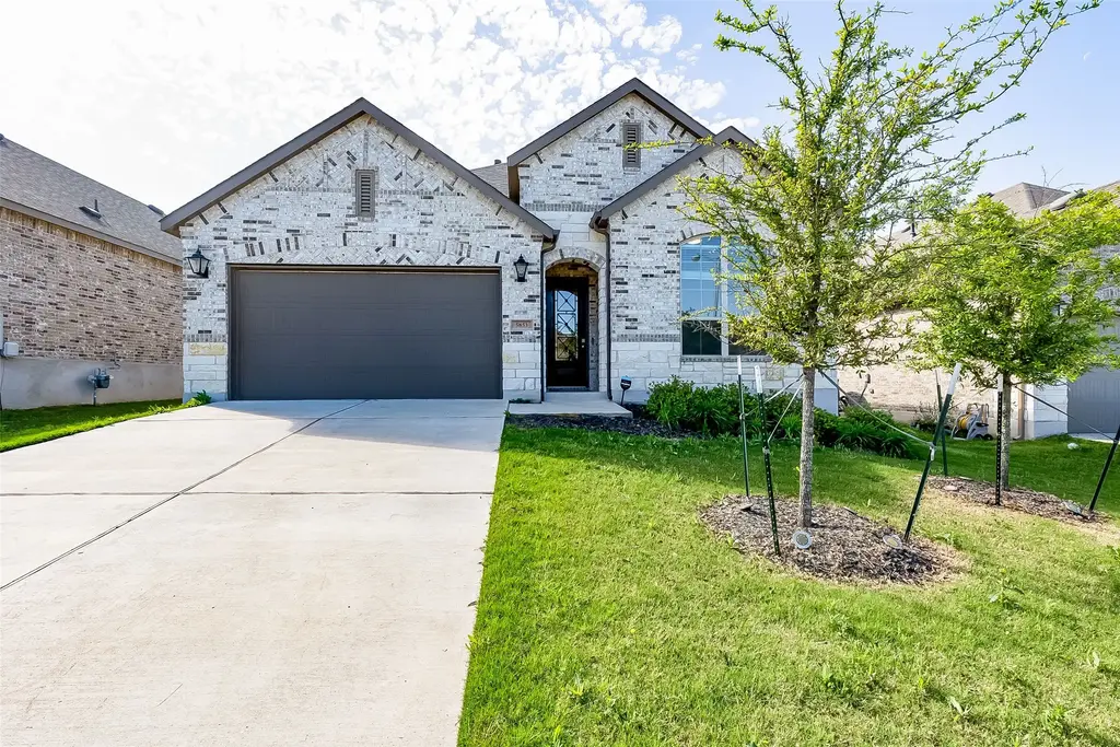5853 Bianca Drive, Round Rock