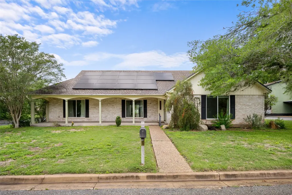 315 E Fannin Street, La Grange