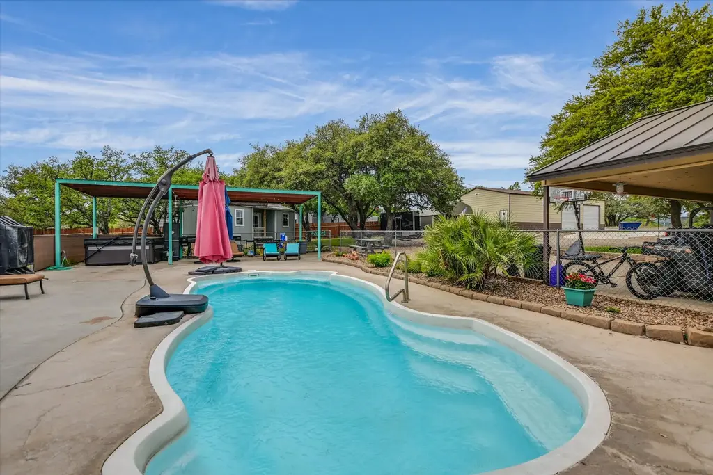 800 Texas Avenue, Kingsland
