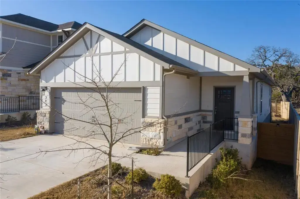 313 Syrah Court, Leander