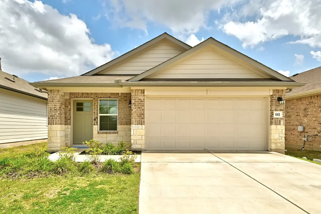 643 Evergreen Sumac Loop, Kyle