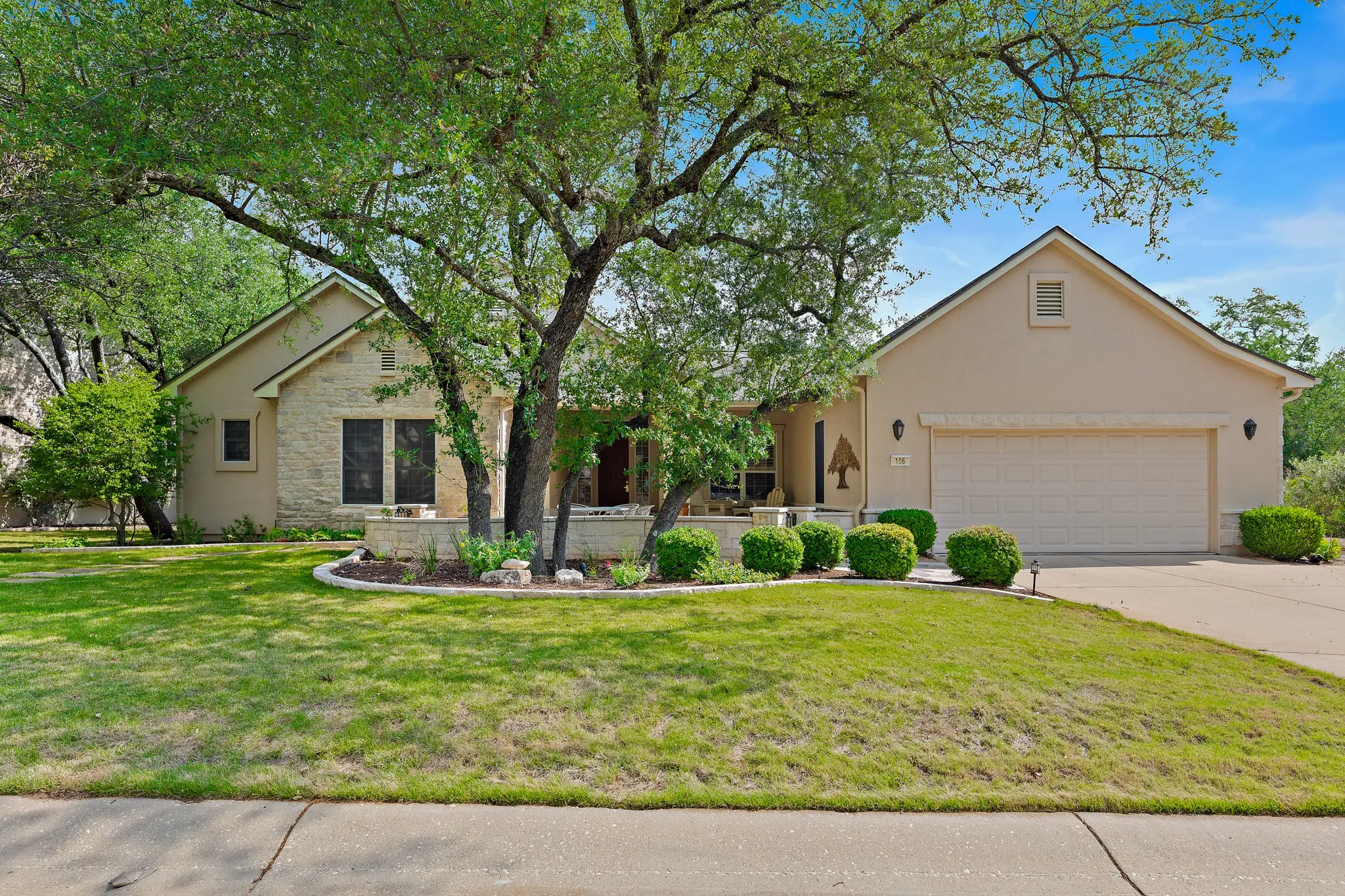 Photo of Listing #1546874