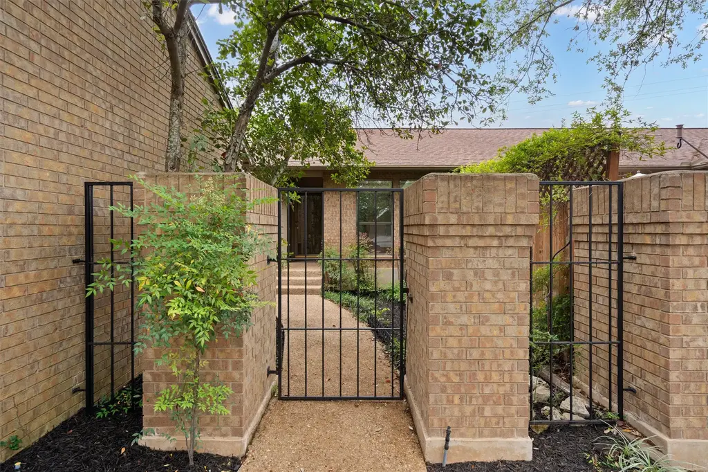5724 N Scout Island Circle, Austin