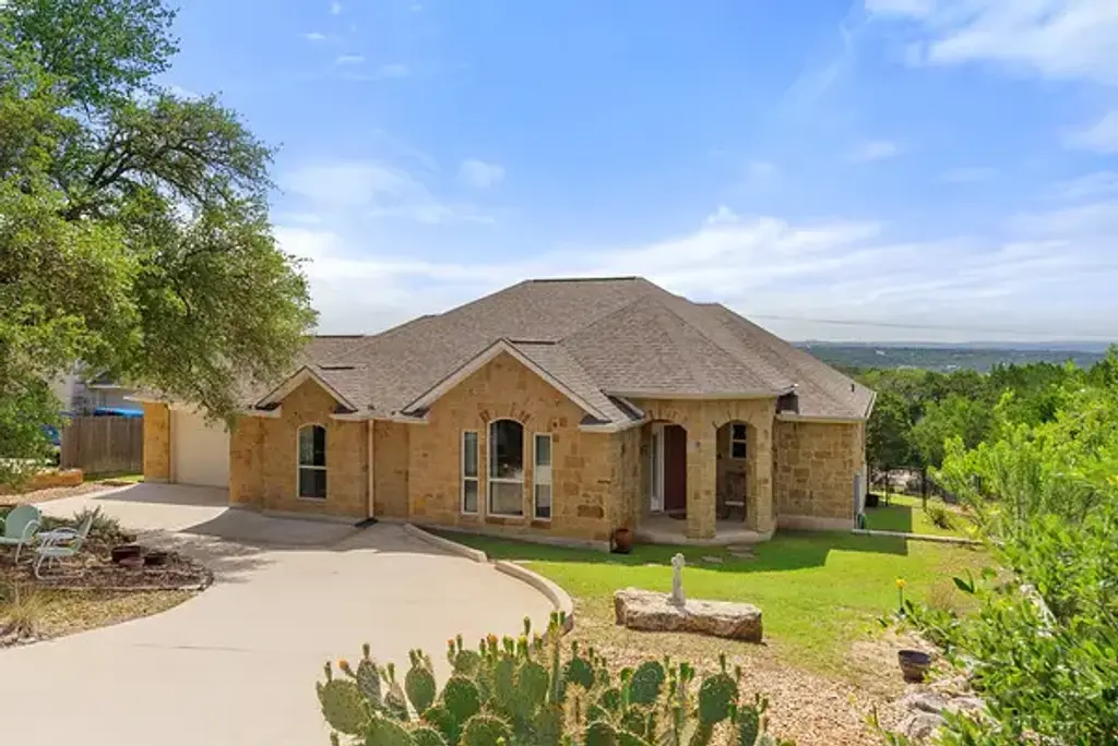 906 Daviot Drive, Spicewood