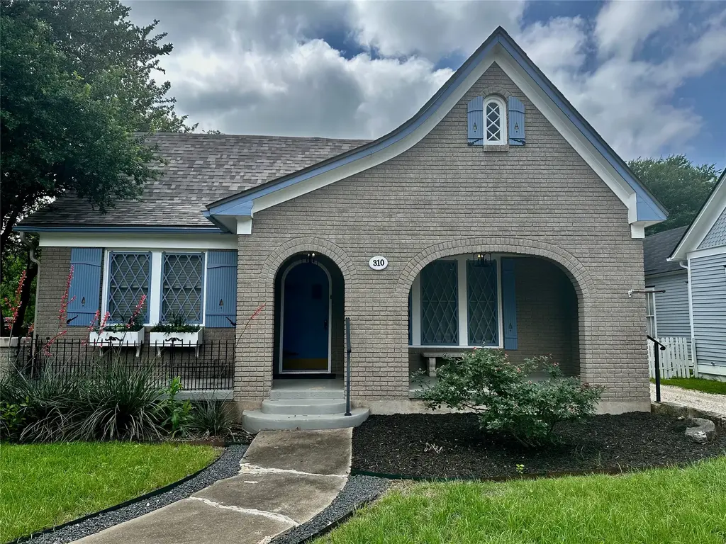 310 W University Avenue 3, Georgetown
