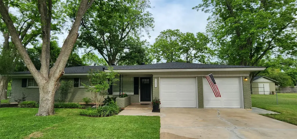 9205 Happy Trail, Austin