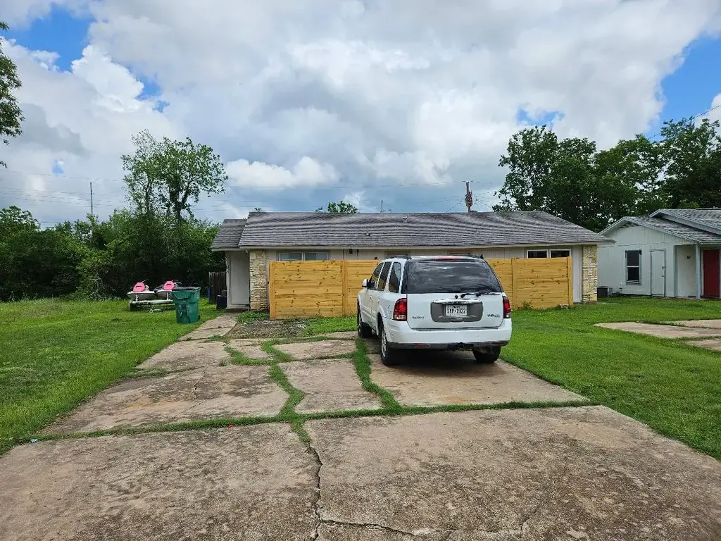 516 Lenora Drive, Taylor