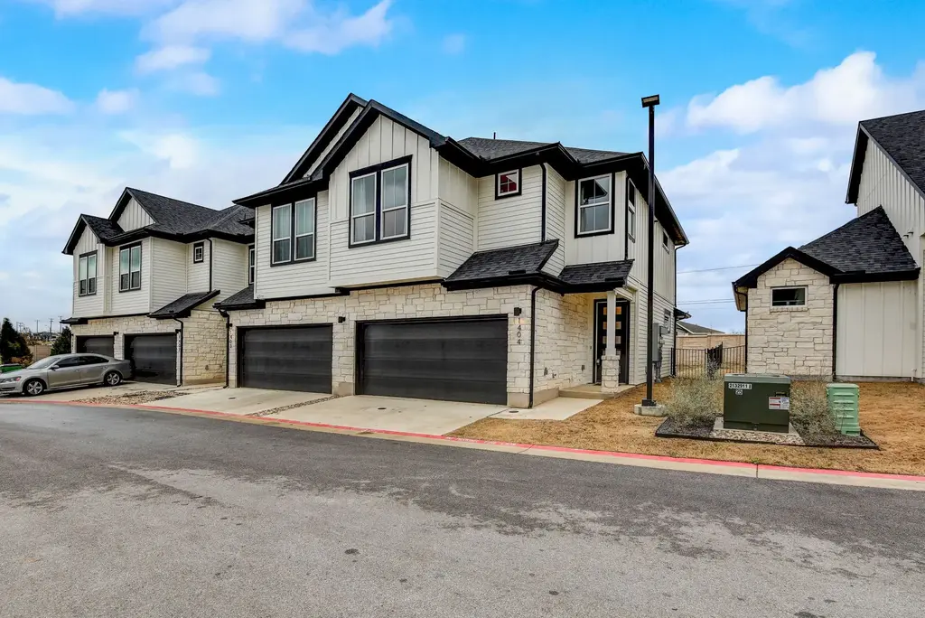 2600 Gattis School Road 1104, Round Rock