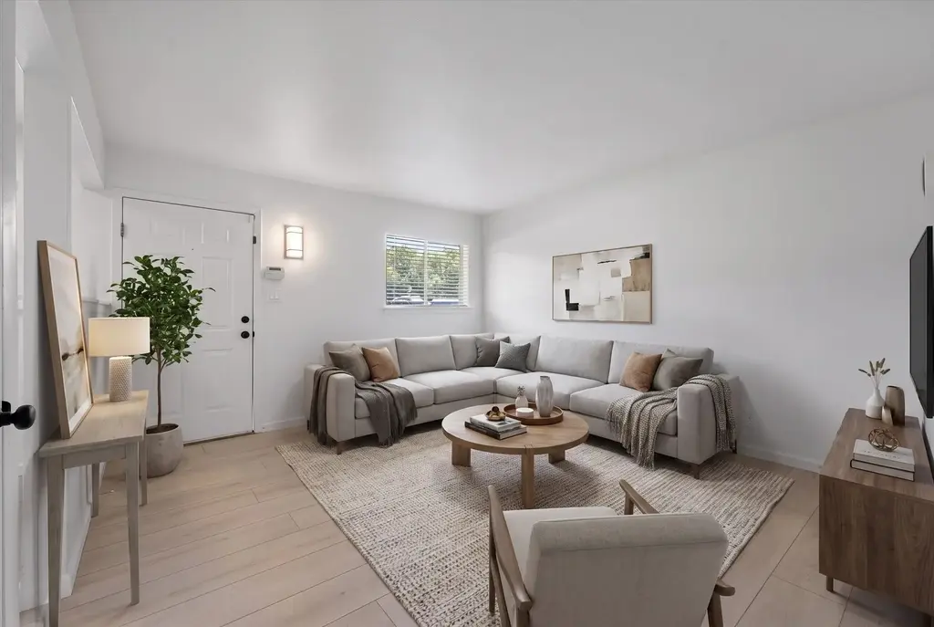 806 E 13th Street 104, Georgetown