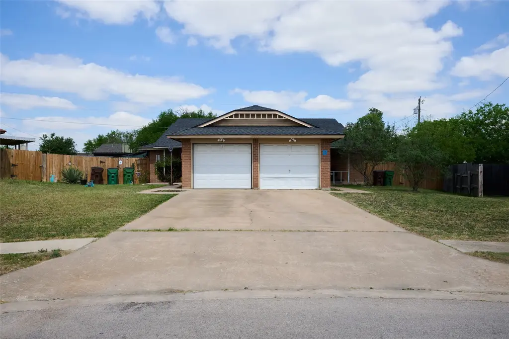 2003 Old West Place A, Round Rock