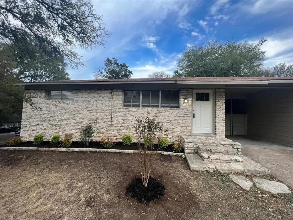 907 Possum Trot Street B, Austin