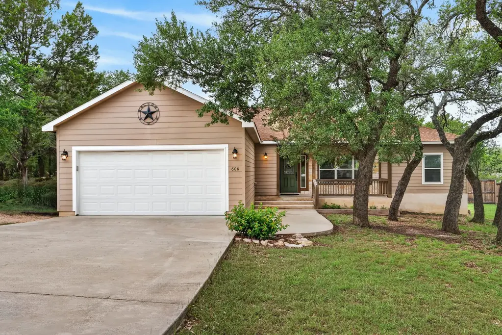606 Rogart Drive, Spicewood