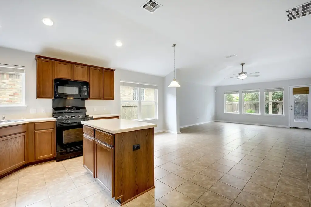 220 Mystic Shadow Lane, Buda