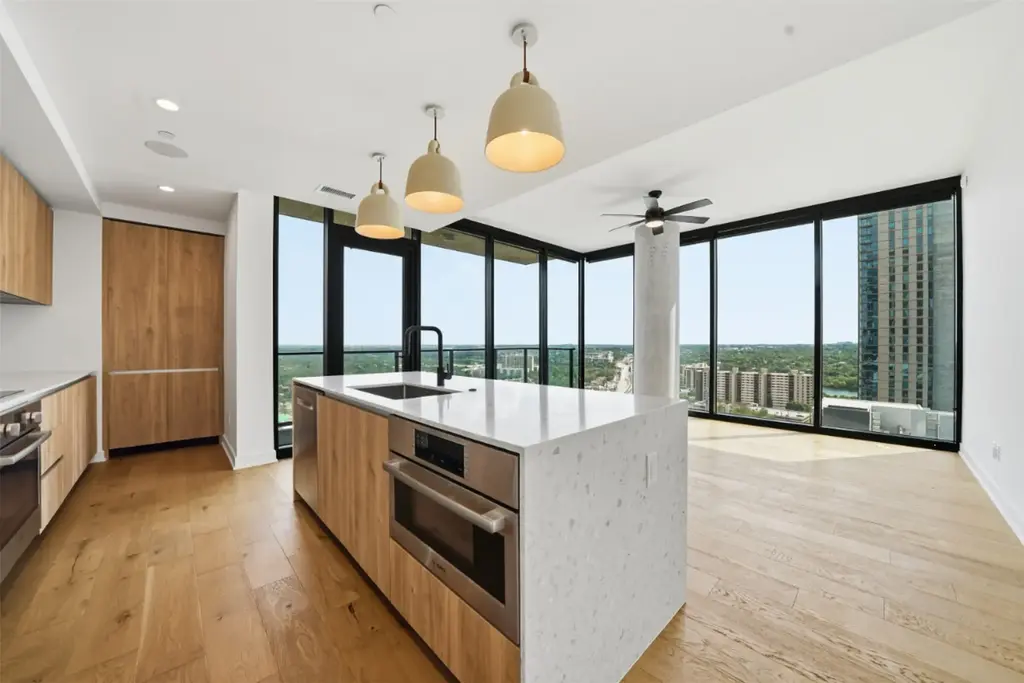 84 East Avenue 2206, Austin