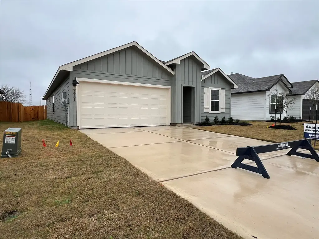 221 Wirecrested Drive, Lockhart