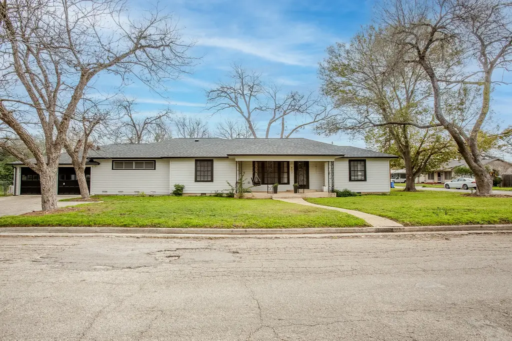 803 Peach Street, Seguin