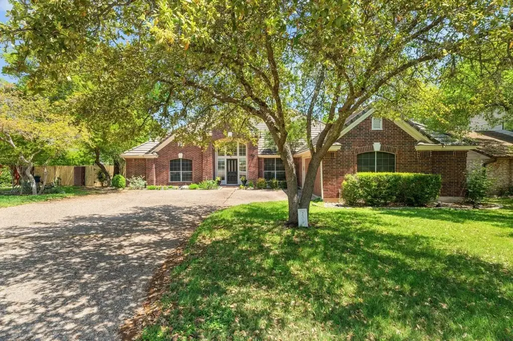 209 El Rio Drive, Lakeway