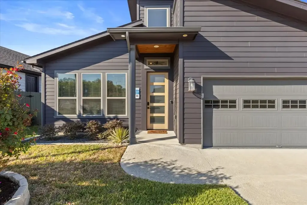 9516 Petrichor Boulevard, Manor