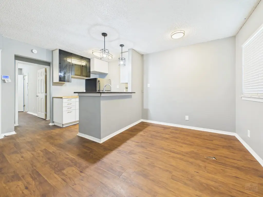 2401 Manor Road 127, Austin