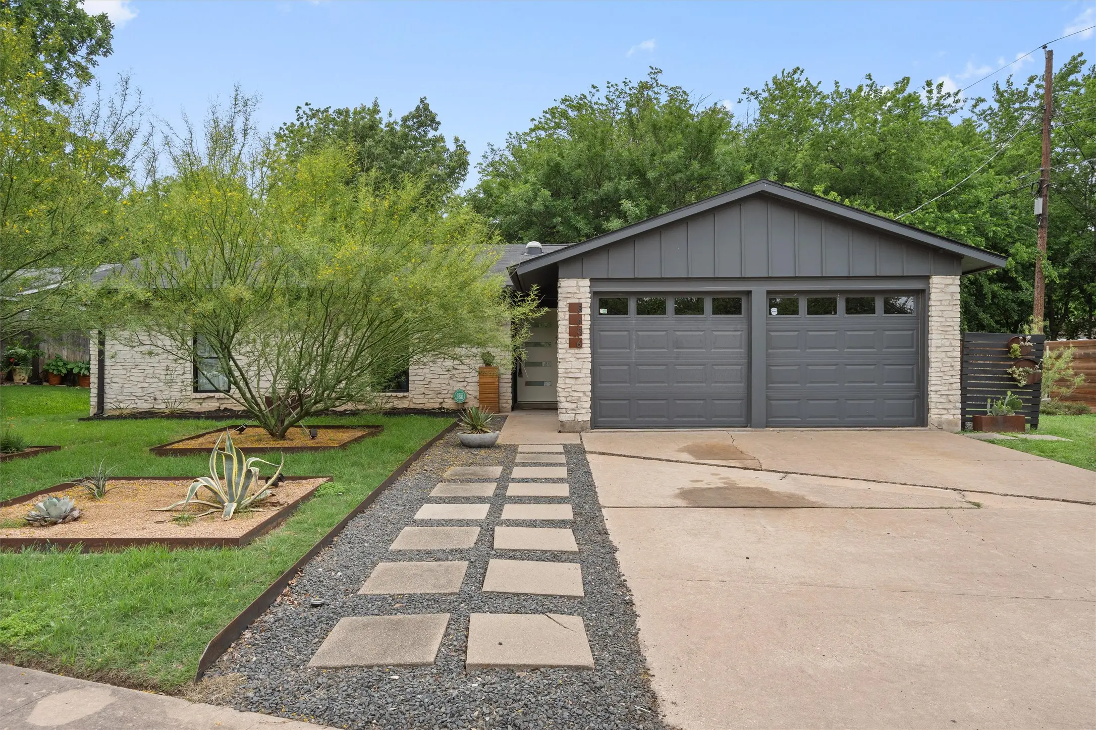 Photo of Listing #3733524