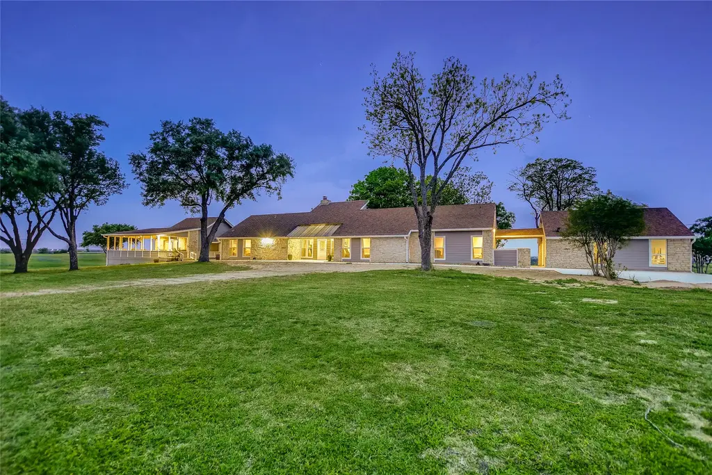 1551 Fm 1466, Coupland